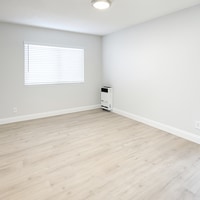 Building Photo - 1333 E 47th St