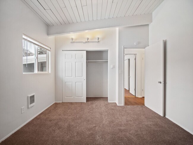 Building Photo - RENOVATED 2BD/1BA MILLWOOD APARTMENT | A/C | COVERED PARKING | PET FRIENDLY | AVAIL NOW