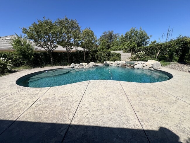 Building Photo - 1700 Briercliff Ct