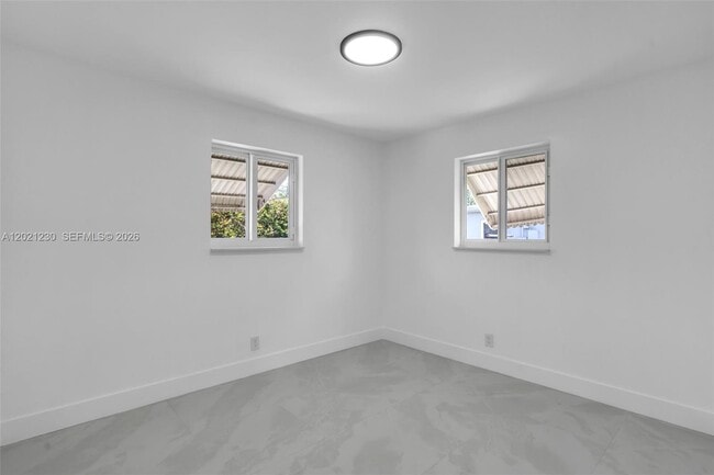Building Photo - 821 SW 7th Ave