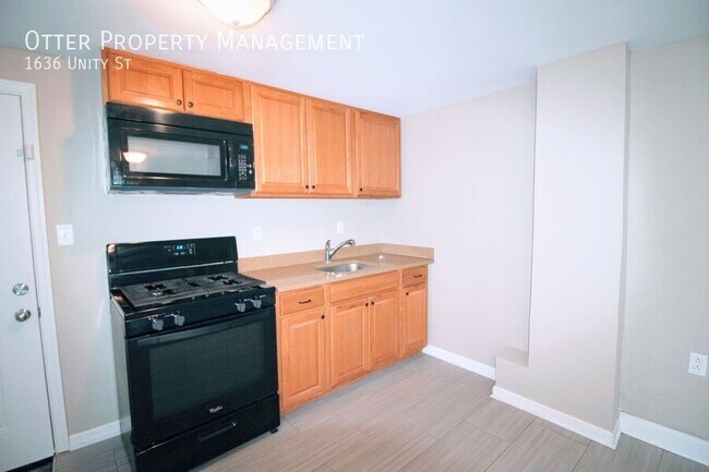 Building Photo - 1636 Unity St