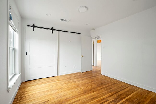 Building Photo - 5517 Avenue G