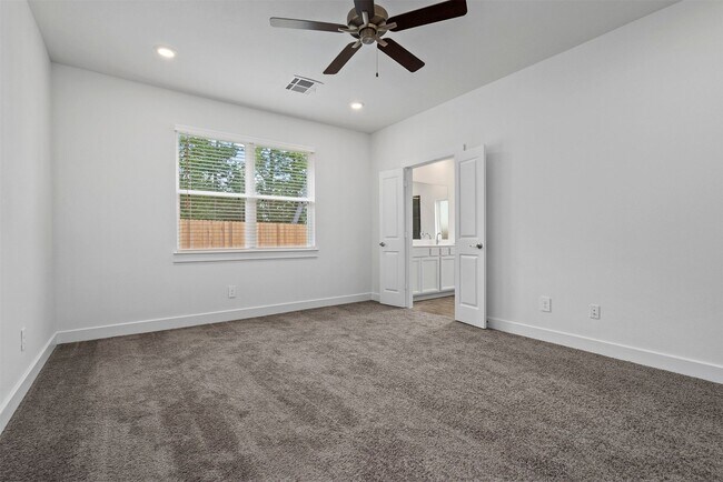 Building Photo - 906 Golden Willow Ln
