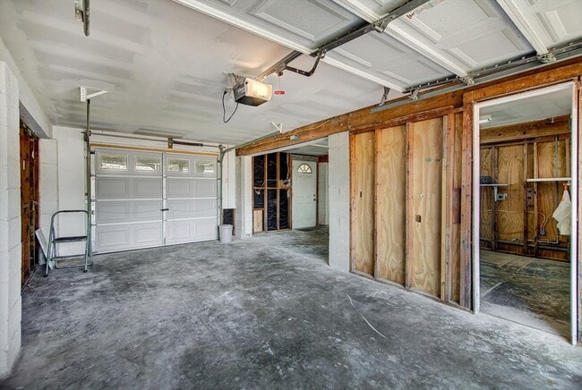 Building Photo - 170 Barracuda St