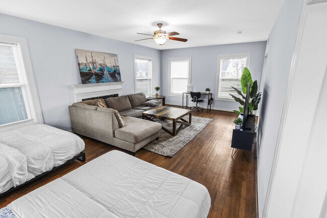 Building Photo - 3321 Charleston St