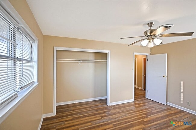Building Photo - 4706 Dreibrodt Rd
