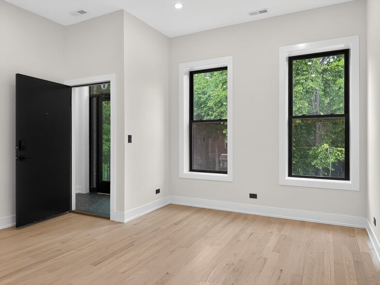 Building Photo - 1416 N Maplewood Ave