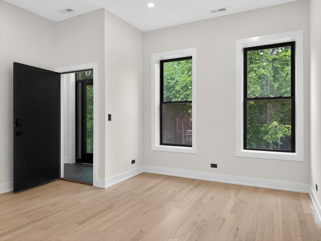 Building Photo - 1416 N Maplewood Ave