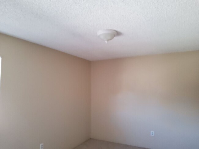Building Photo - 7909 S Laurelglen Blvd