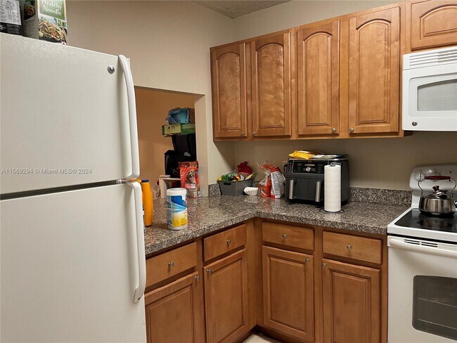 Building Photo - 9440 Live Oak Pl