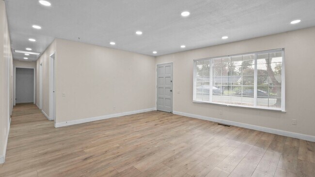 Building Photo - 493 Landsdown Cir