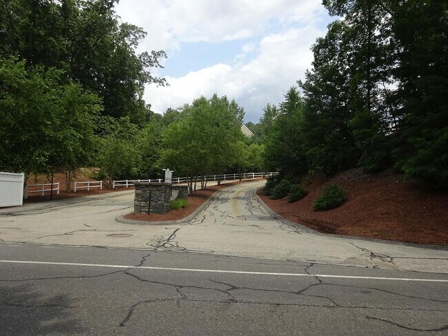 Shared Community Common Area 3 - 24 Autumn Ln