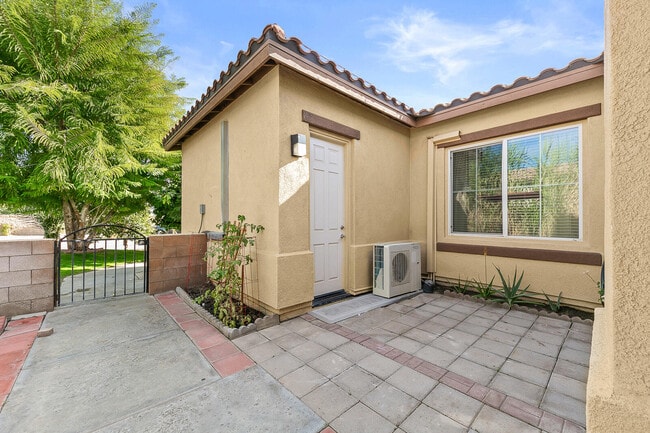 Building Photo - 46211 Roadrunner Ln