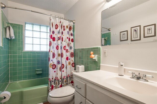 Building Photo - 2402 Rock Terrace Cir