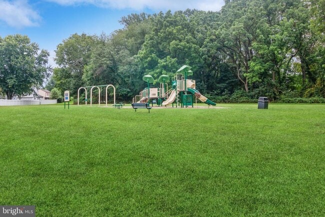 Building Photo - 2103 Woodhollow Dr