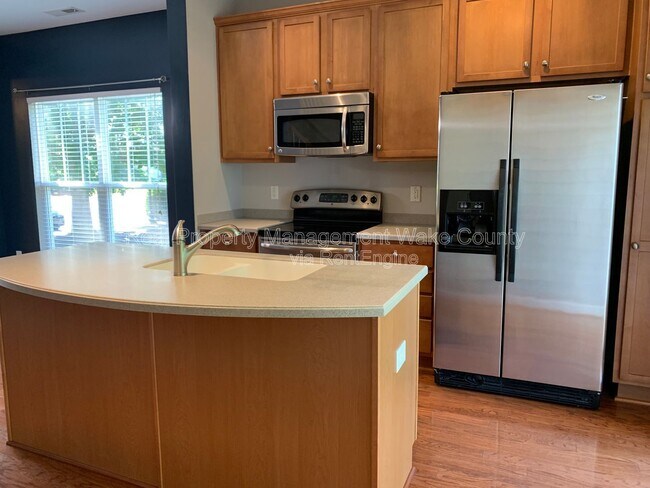 Building Photo - 8025 Goldenrain Way