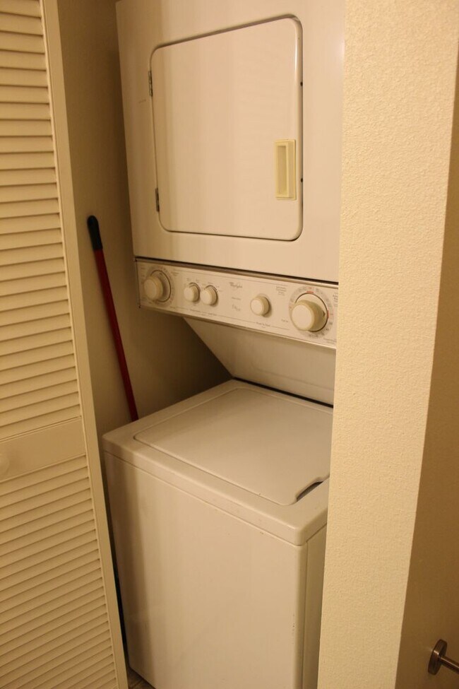 Building Photo - Up Coming - 2 bedroom/2 bath Condo!