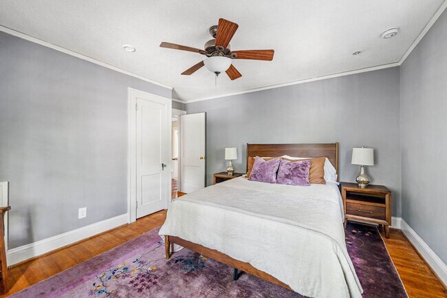Building Photo - Stunning 3 bedroom FURNISHED MID-TERM RENTAL home in historic downtown Burlington