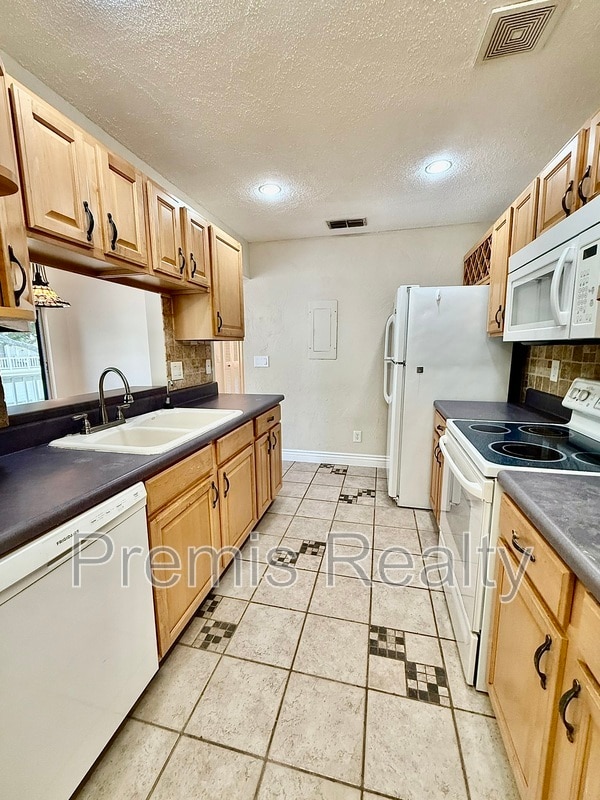 Building Photo - 2941 Bough Ave