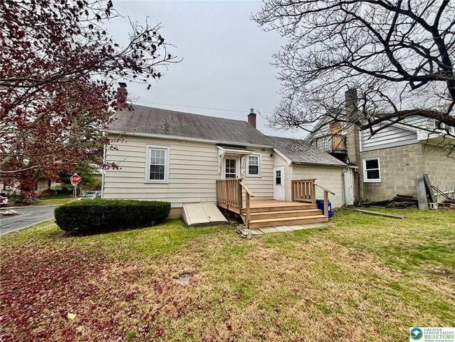 Building Photo - 221 E Chestnut St