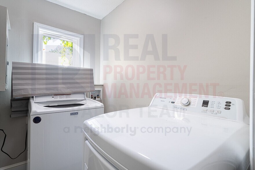 Building Photo - 1566 Winchester Ave