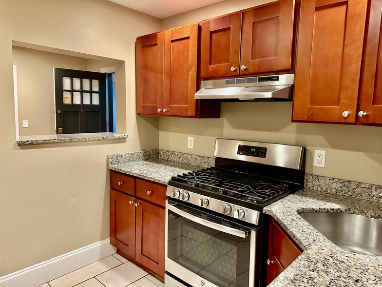 Building Photo - 72 Egmont St