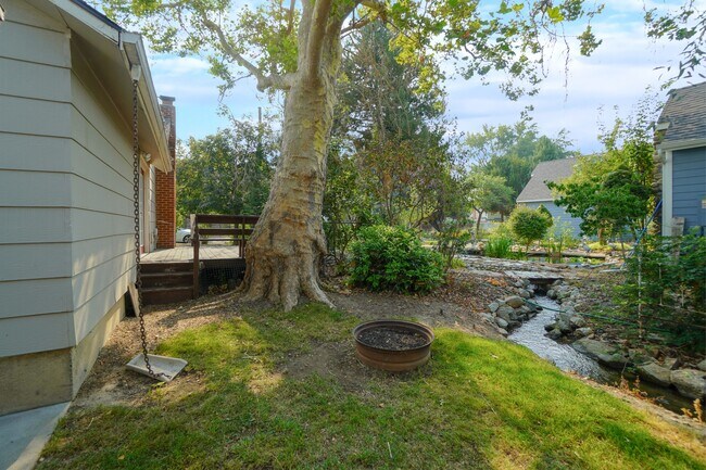 Building Photo - 5707 N Bogart Ln