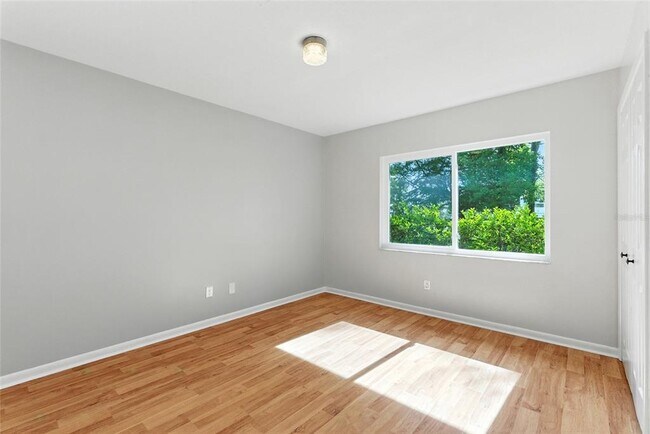 Building Photo - 2205 Henley Rd