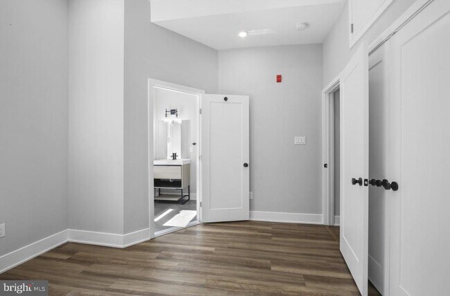 Building Photo - 910 N 17th St