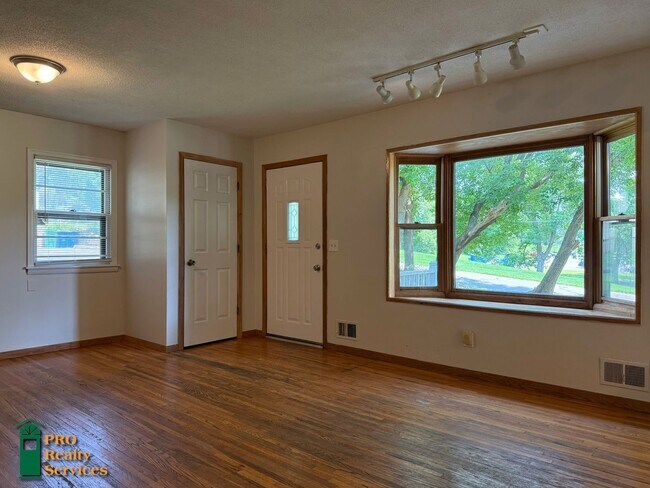 Building Photo - 4 Bedroom Home **Half off August Rent with...