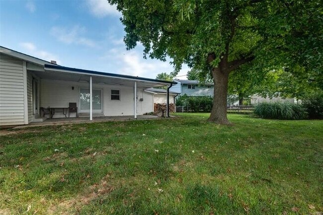 Building Photo - Fantastic 3bd/3ba home! Coming soon!