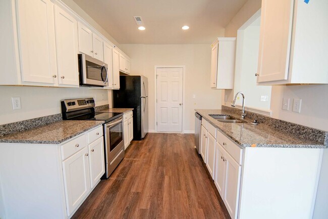 Building Photo - 3 Bedroom Duplex Home Available Now in Cherryville, NC