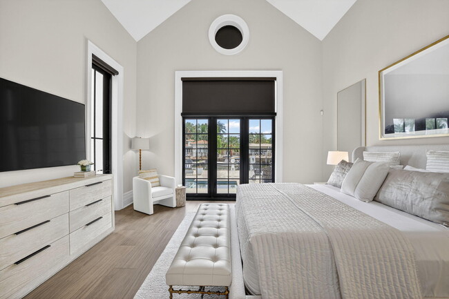 Building Photo - 400 Mola Ave