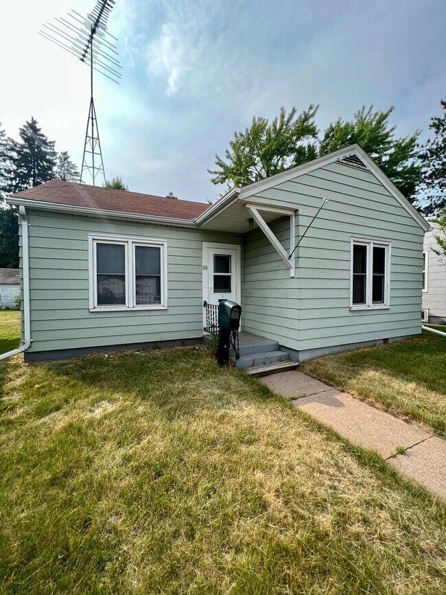 Building Photo - Spacious 2 Bedroom 1 Bath Single Family Home With Central Air- Available Now!