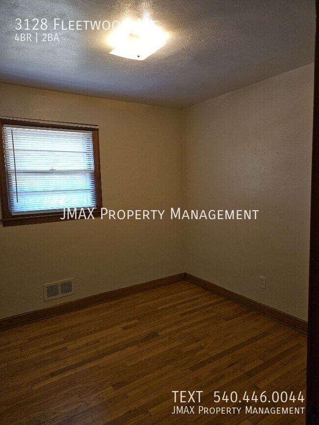 Building Photo - 3128 Fleetwood Ave SW