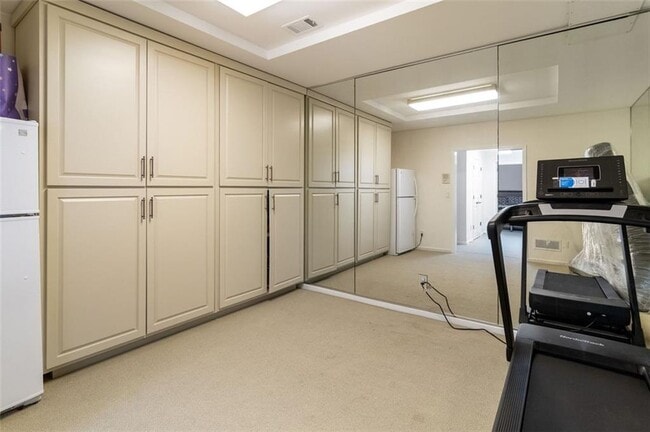 Building Photo - 3850 Glenhurst Dr