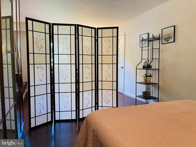 Building Photo - 928 Venice Dr