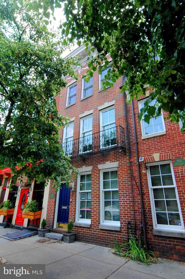 Building Photo - 706 S Bond St