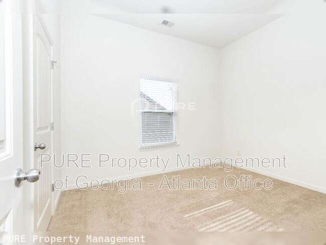 Building Photo - 840 Pine Arbor Ln