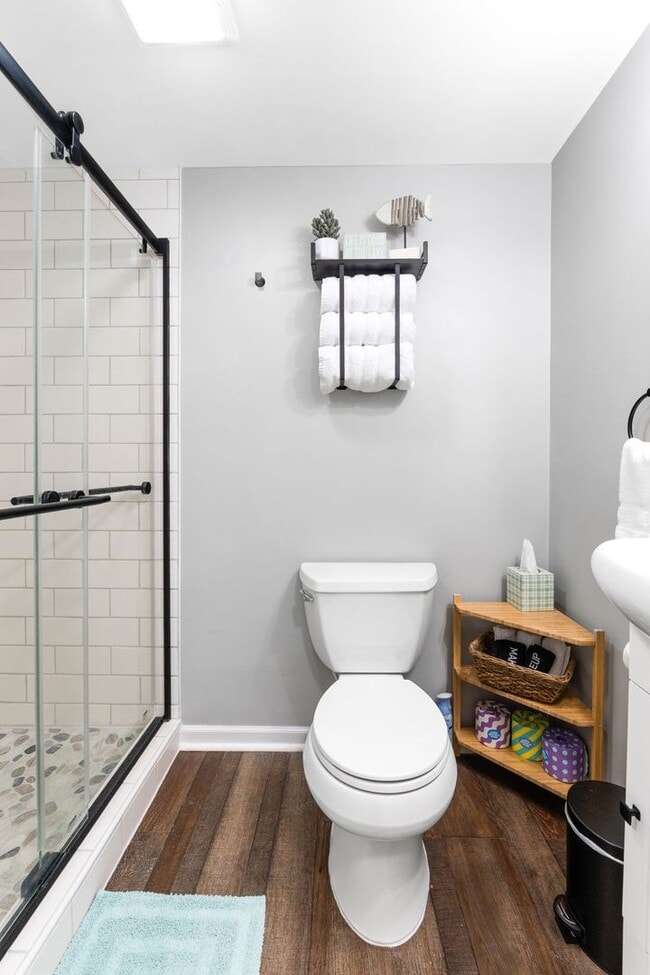 Building Photo - Fully Furnished 3 Bedroom Lakefront Home o...