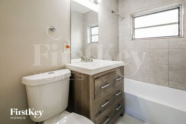 Building Photo - 2121 NW 28th Terrace