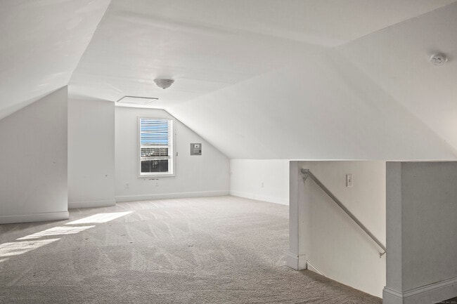 Building Photo - 5 Two Mile Hill Rd