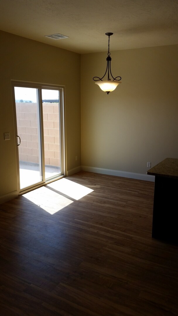 Building Photo - 2528 Manzoni Road
