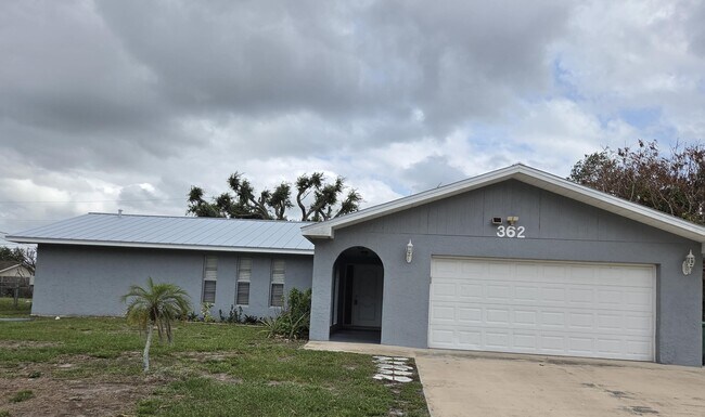 Building Photo - 362 SE Thornhill Dr