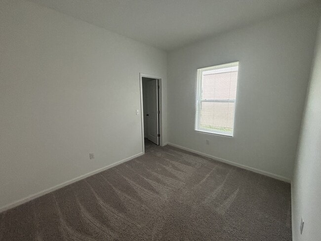 Building Photo - 10416 High Noon Trl