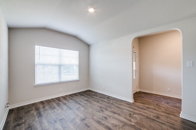 Building Photo - 3 Bedroom and 2 Bathroom home located in Redbird Ranch subdivision
