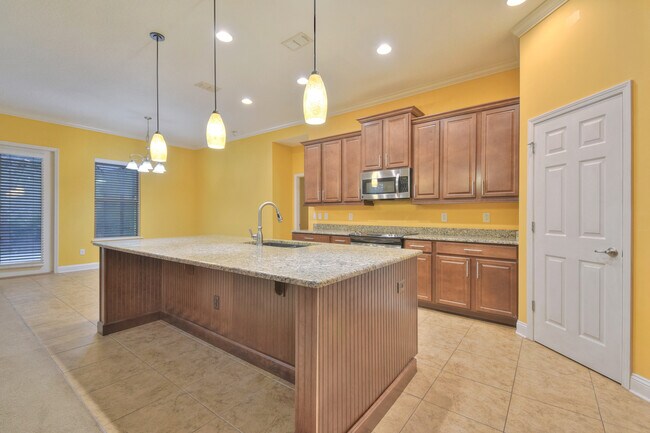 Building Photo - 3521 Carolwood Ln