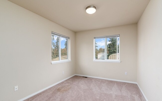 Building Photo - Beautiful Home In Puget Neighborhood
