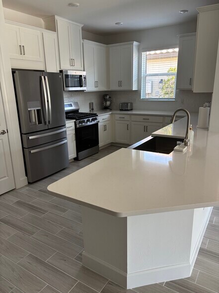 Building Photo - 15514 Vittorio St