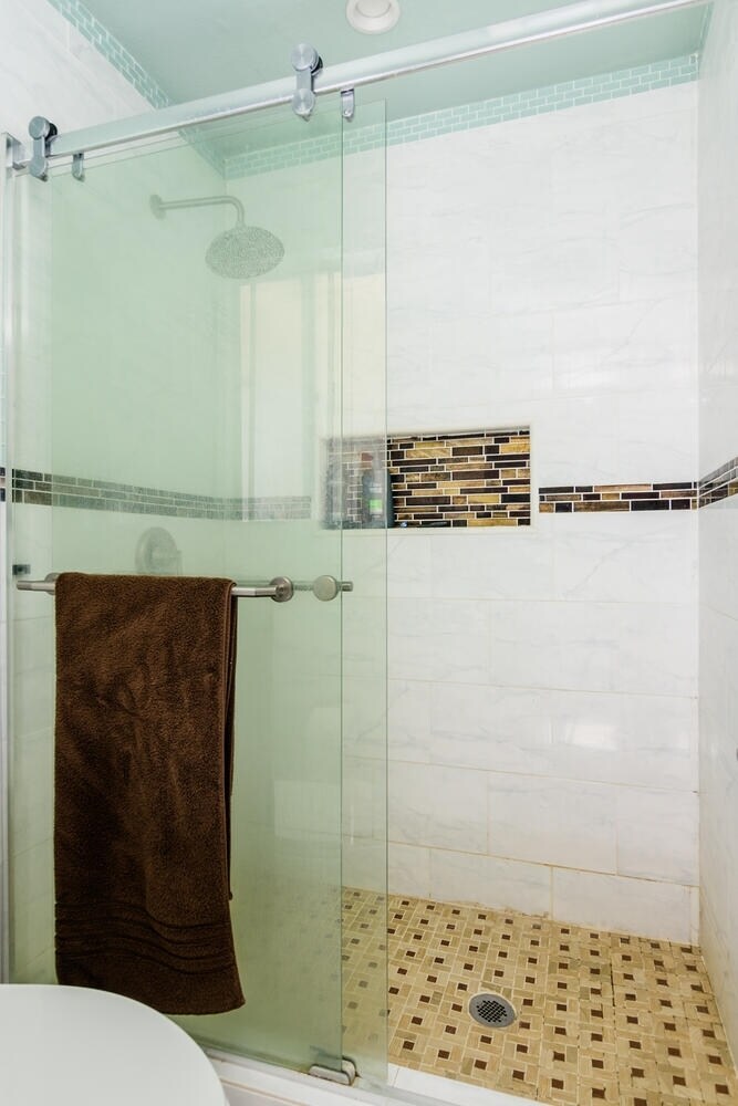 Building Photo - 5125 Fontaine St